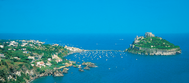 Ischia, paesaggio vulcanico tra mare e natura
